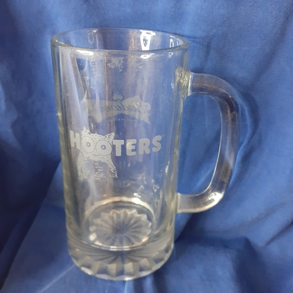Hooters Glass Cleared Etched Logo with Budweiser Hooters Logo 12.50 🇨🇦shipping - Picture 11 of 16
